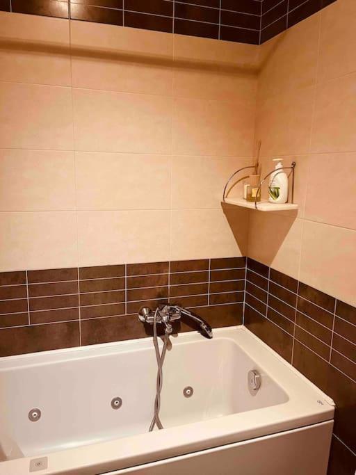 Una Casa Divertente A Roma ภายนอก รูปภาพ